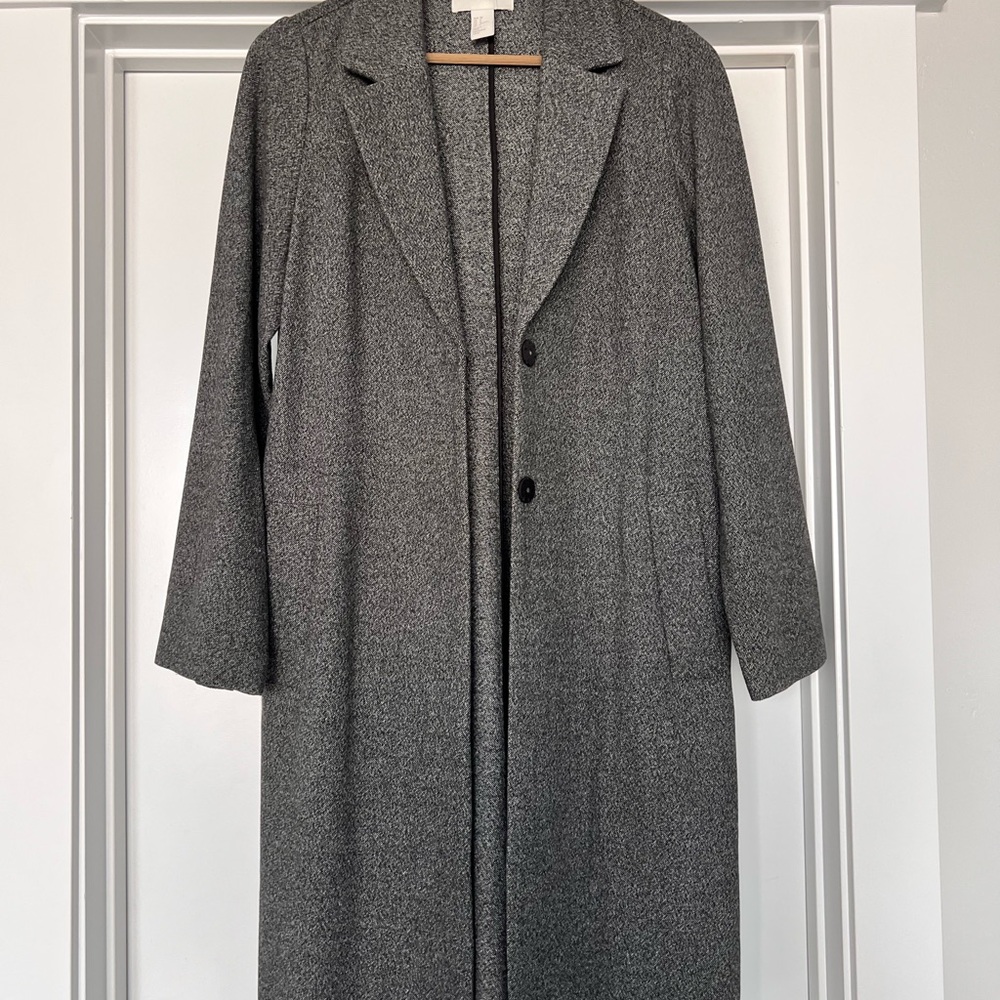 H&M Gray Trench Coat with Tailored Style and Full-Length Sleeves